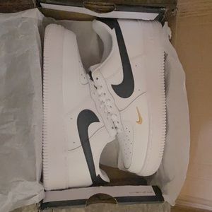 White Nike Air Force 1 size 8
